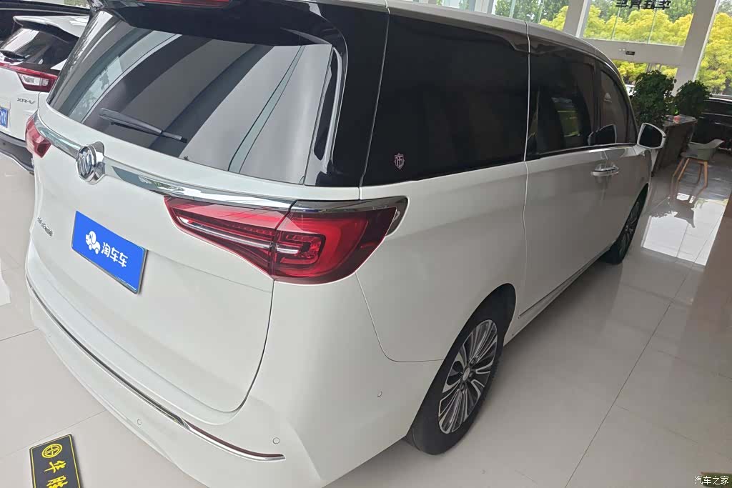 Buick GL8, 2022 3