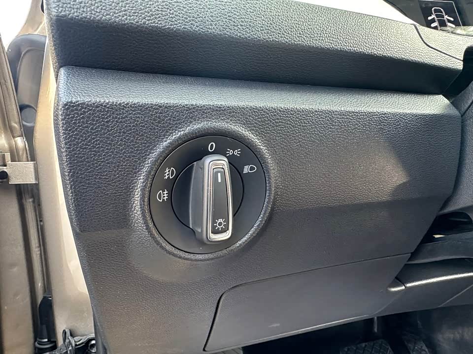 Volkswagen T-ROC exploring Songs