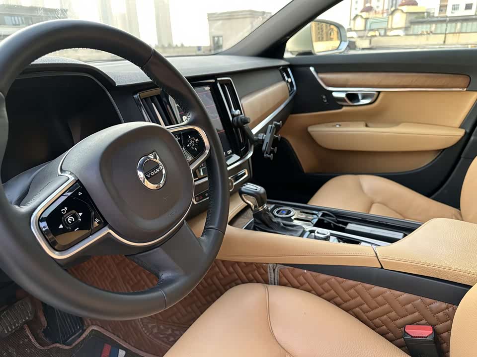 Volvo S90