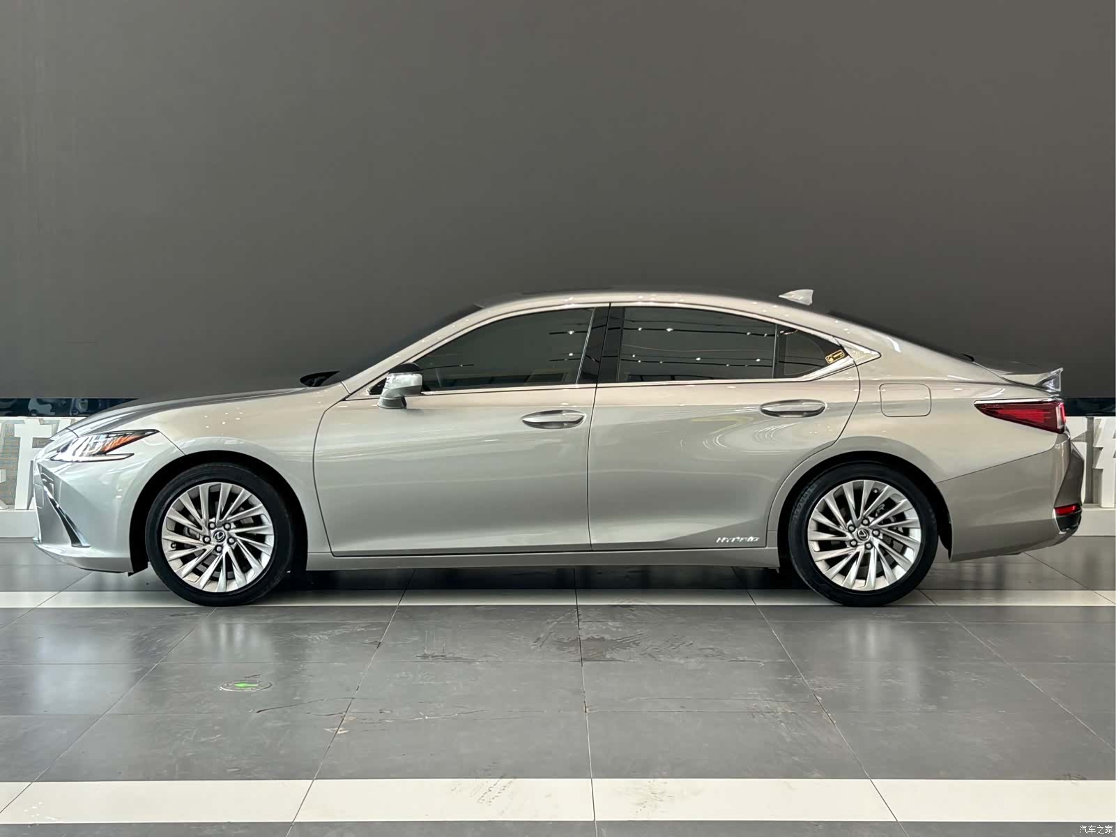 Lexus ES, 2021 7
