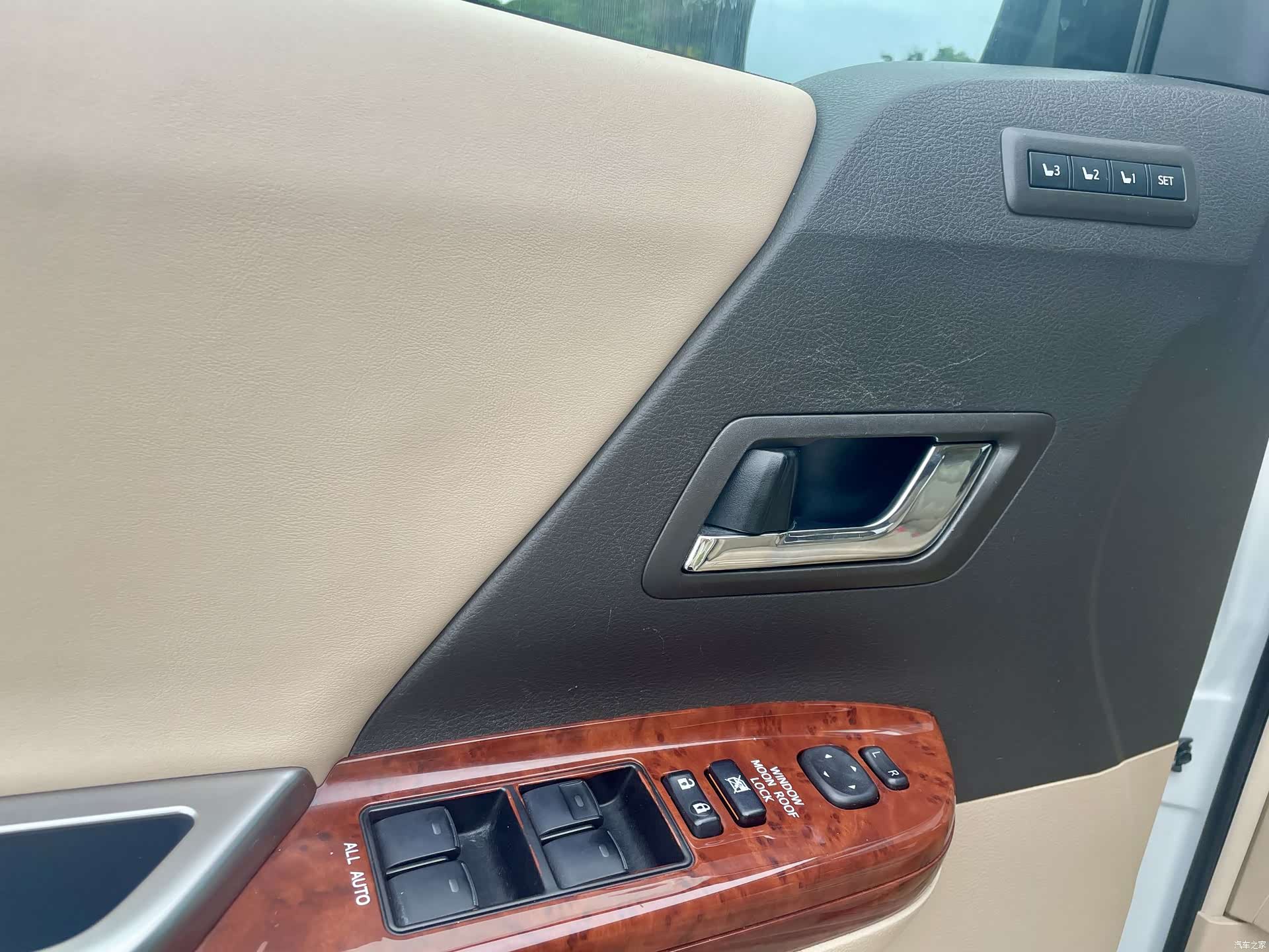 Toyota Alphard, 2011 7