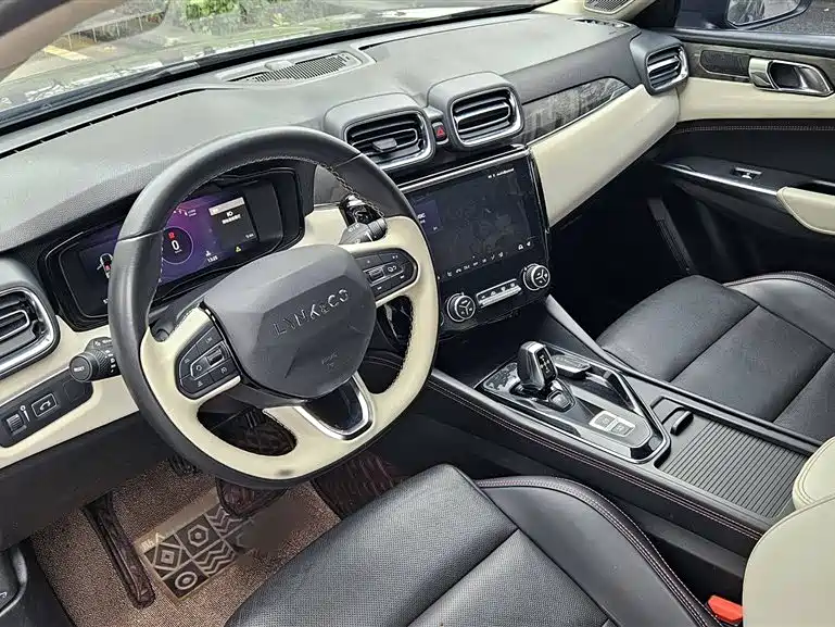 Lynk & Co 02