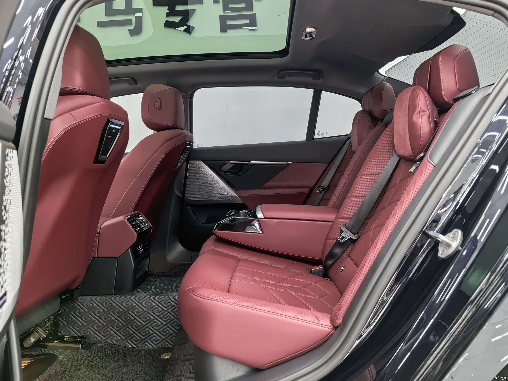 BMW 5 Series, 2025 15