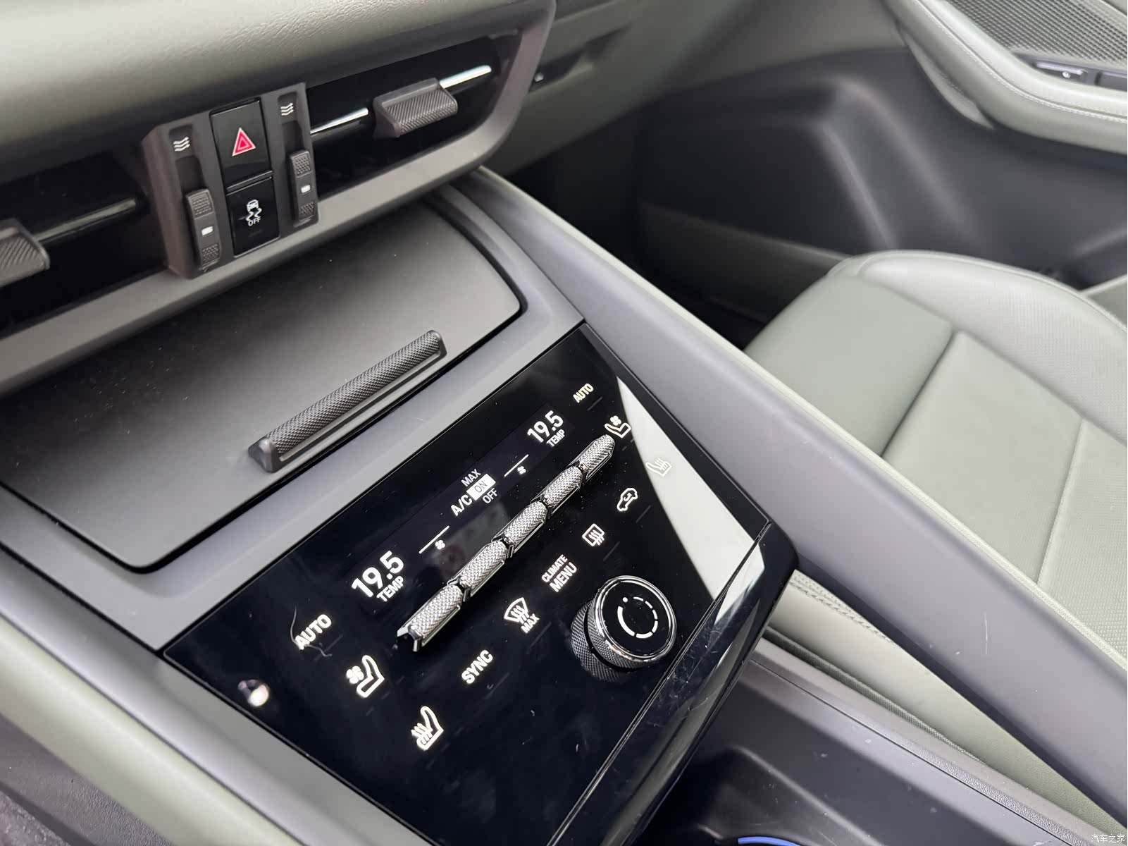 Porsche Macan, 2025 10