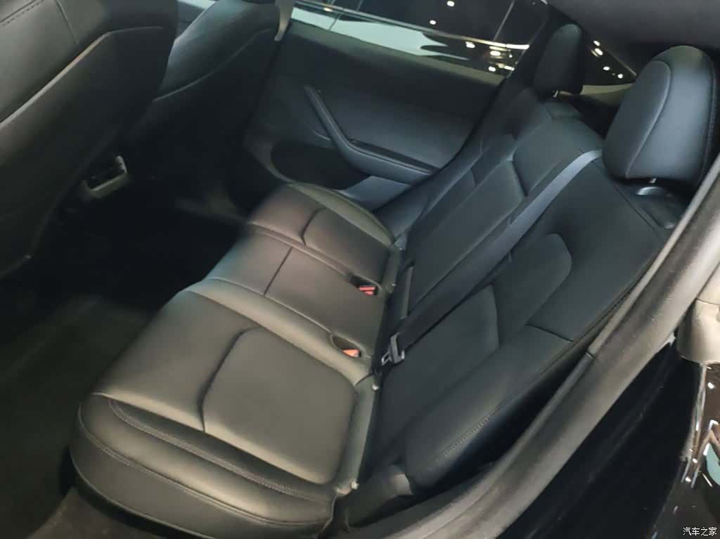 Tesla Model Y, 2023 17