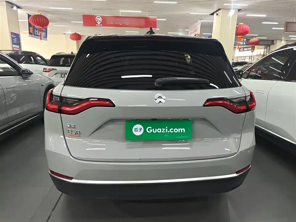 NIO ES8