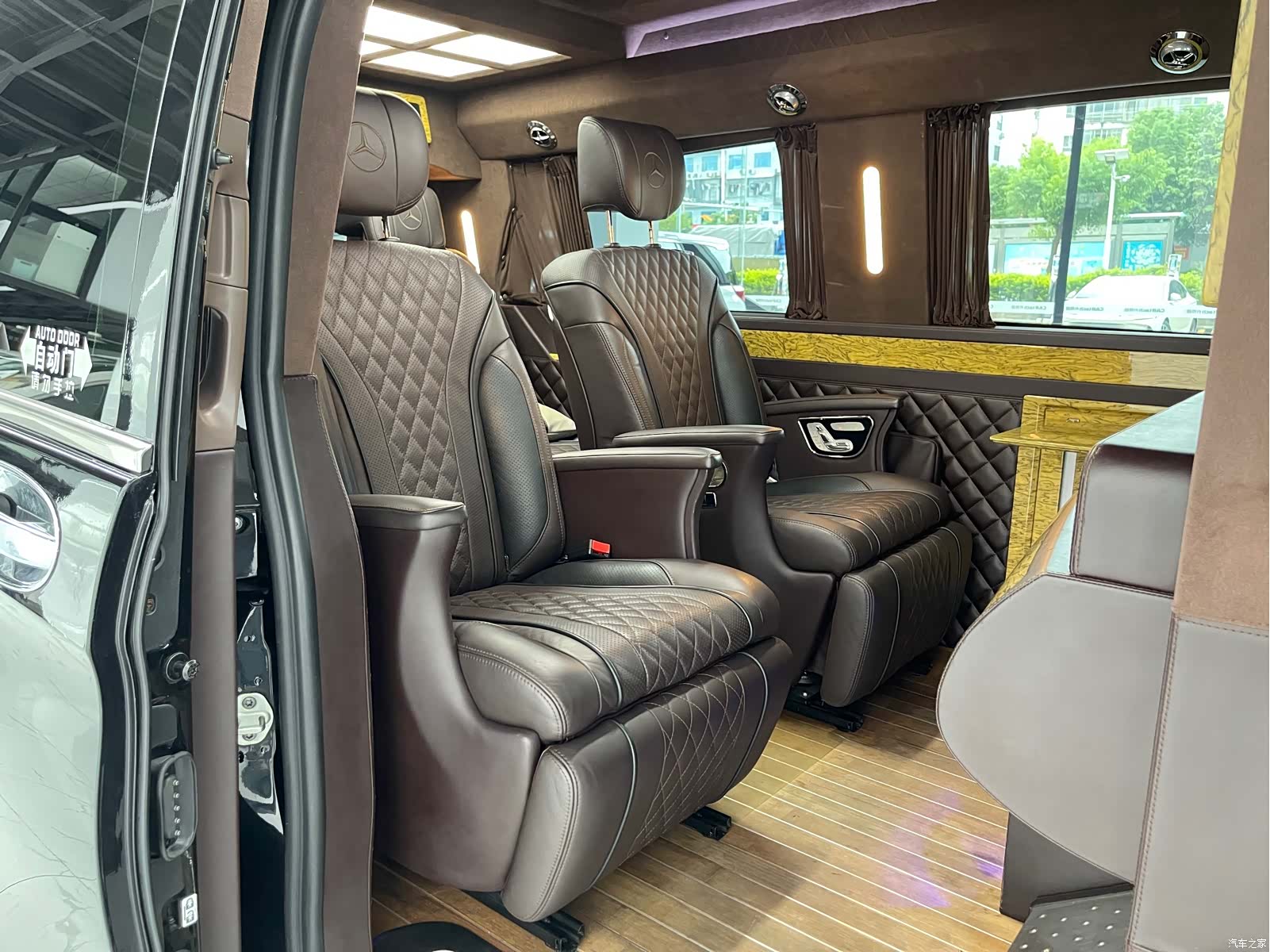 Mercedes-Benz 7, 2019 11
