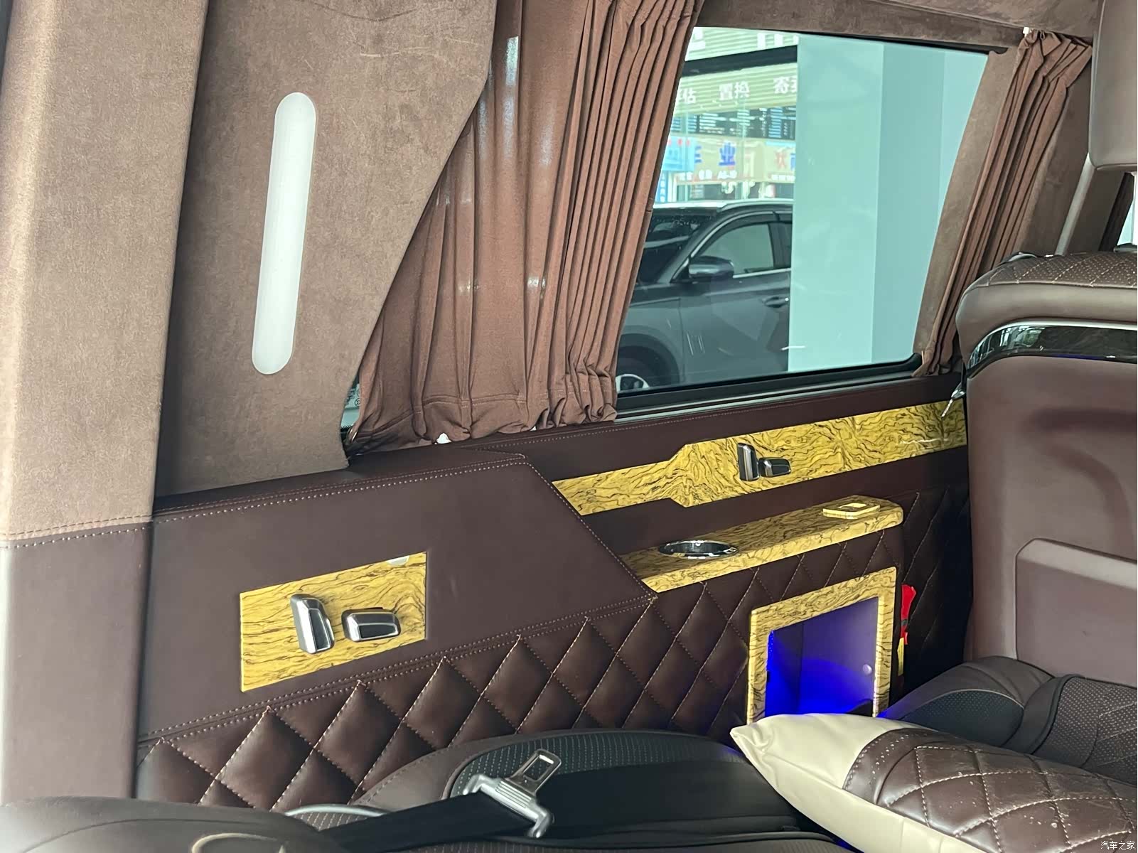 Mercedes-Benz 7, 2019 42