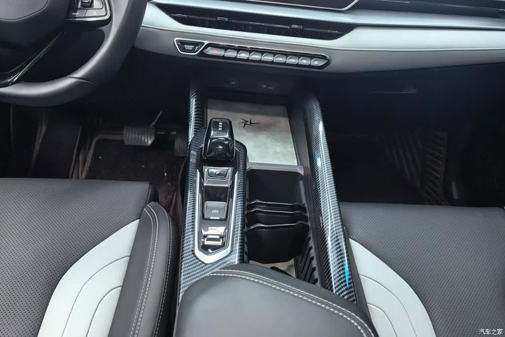 Geely Binray, 2023 16