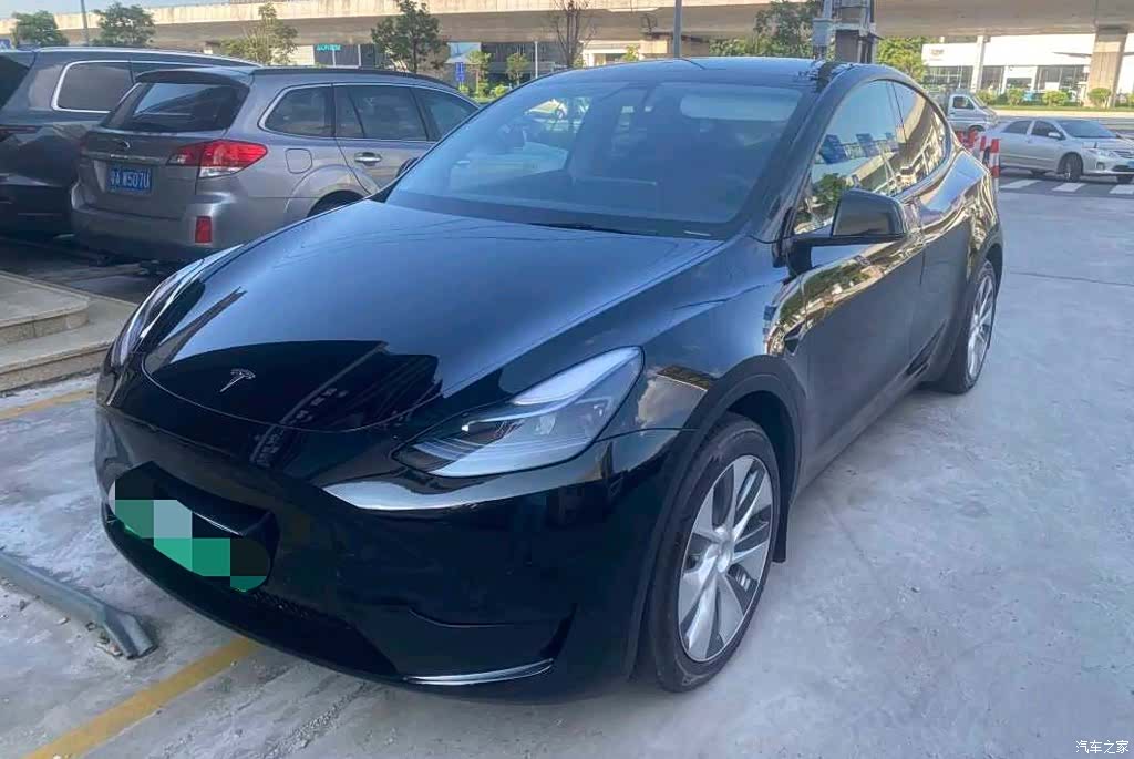 Tesla Model Y, 2023 1