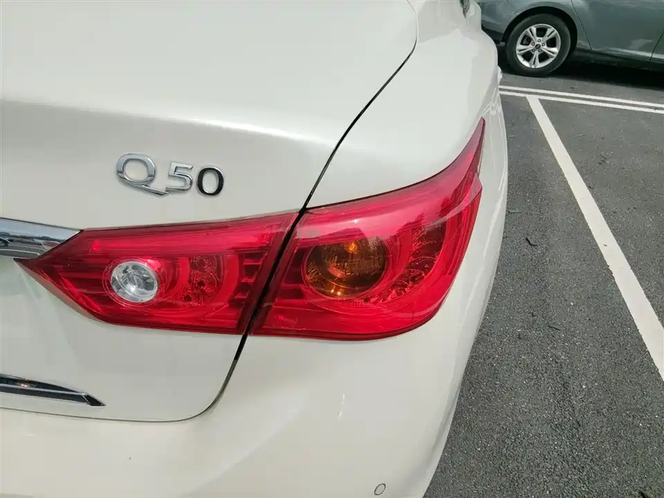 Infiniti Q50L