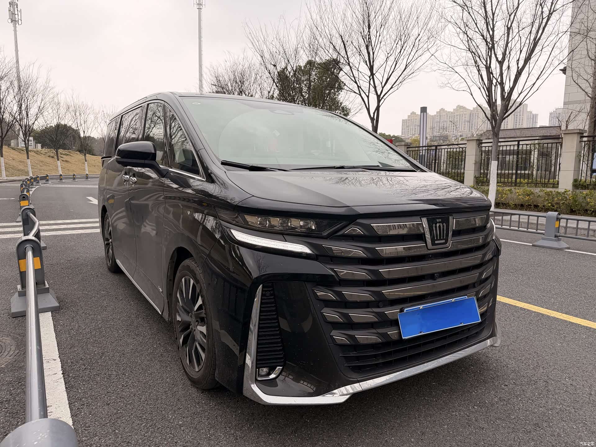 Toyota Vellfire, 2024 3