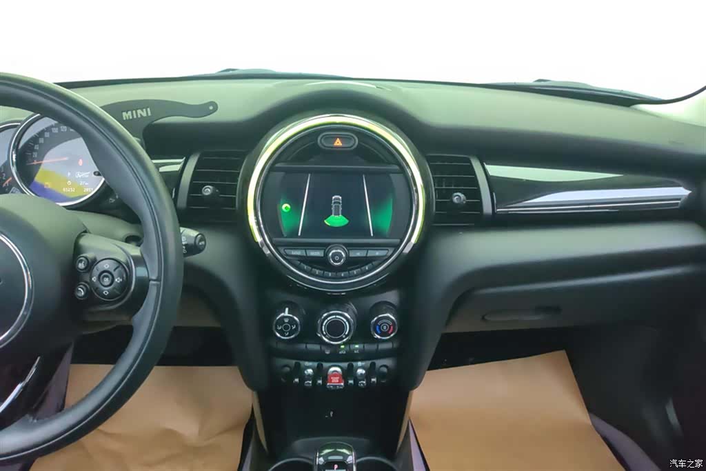 Mini ONE, 2019 13