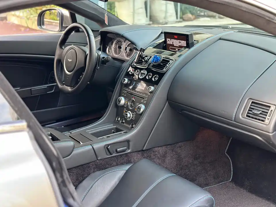 Aston Martin V8 Vantage