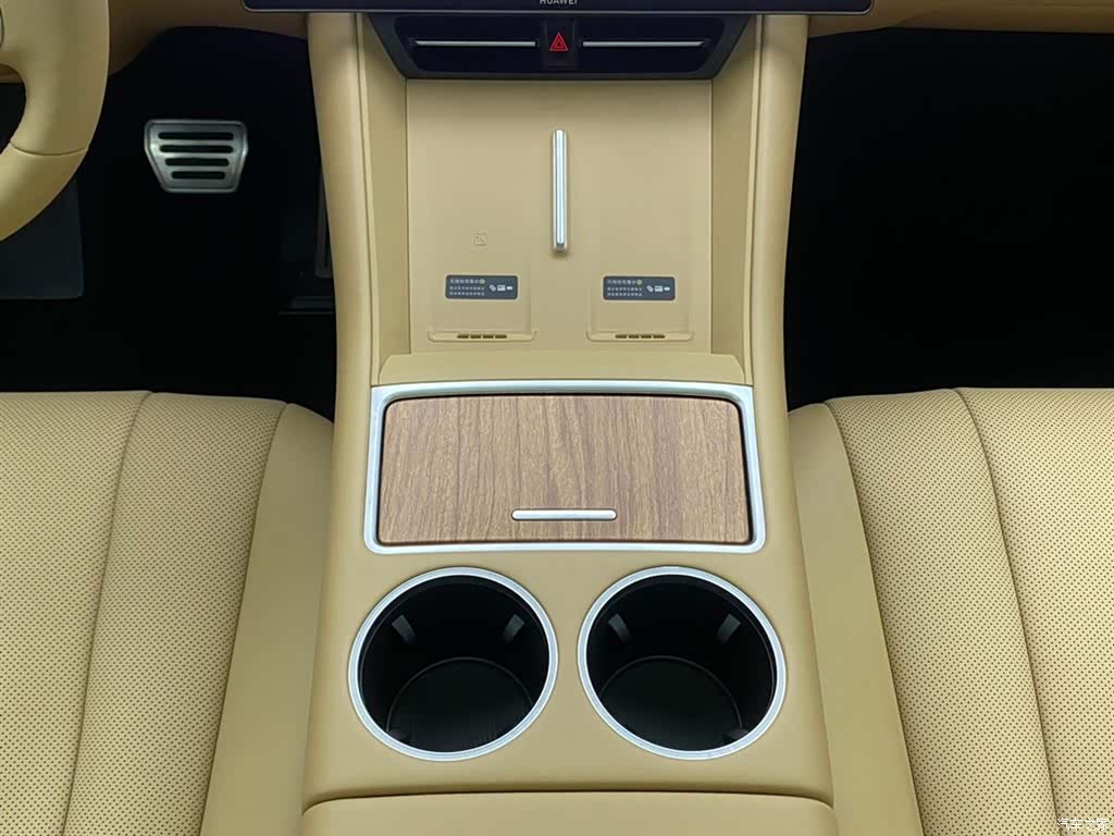 Luxeed R7, 2025 27
