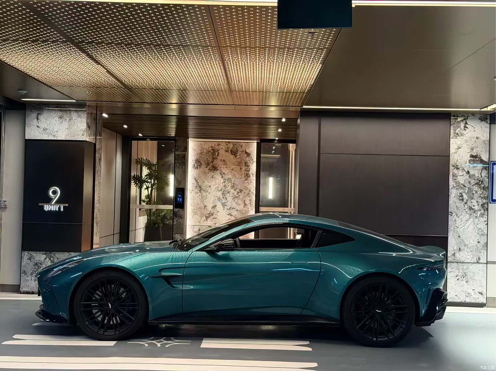 Aston Martin Vantage, 2025 8