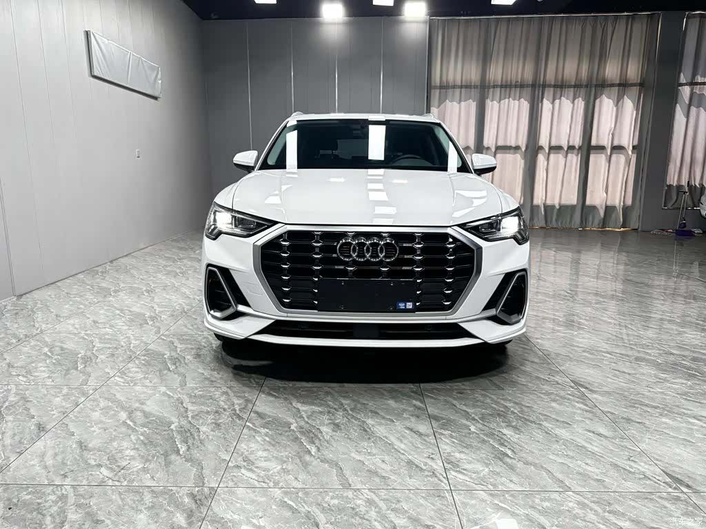 Audi Q3, 2022 2
