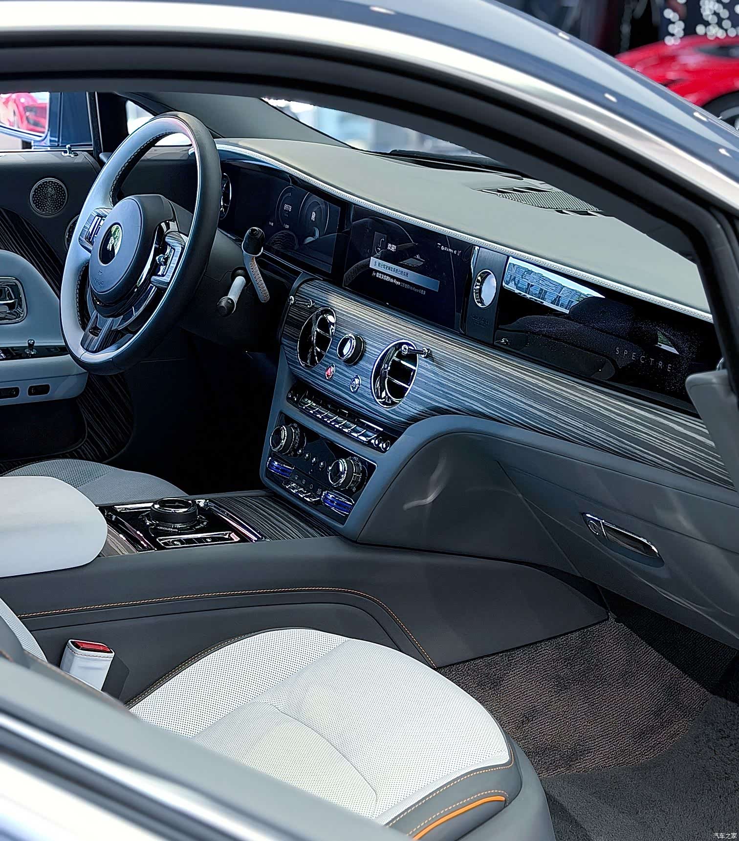 Rolls-Royce Spectre, 2024 4