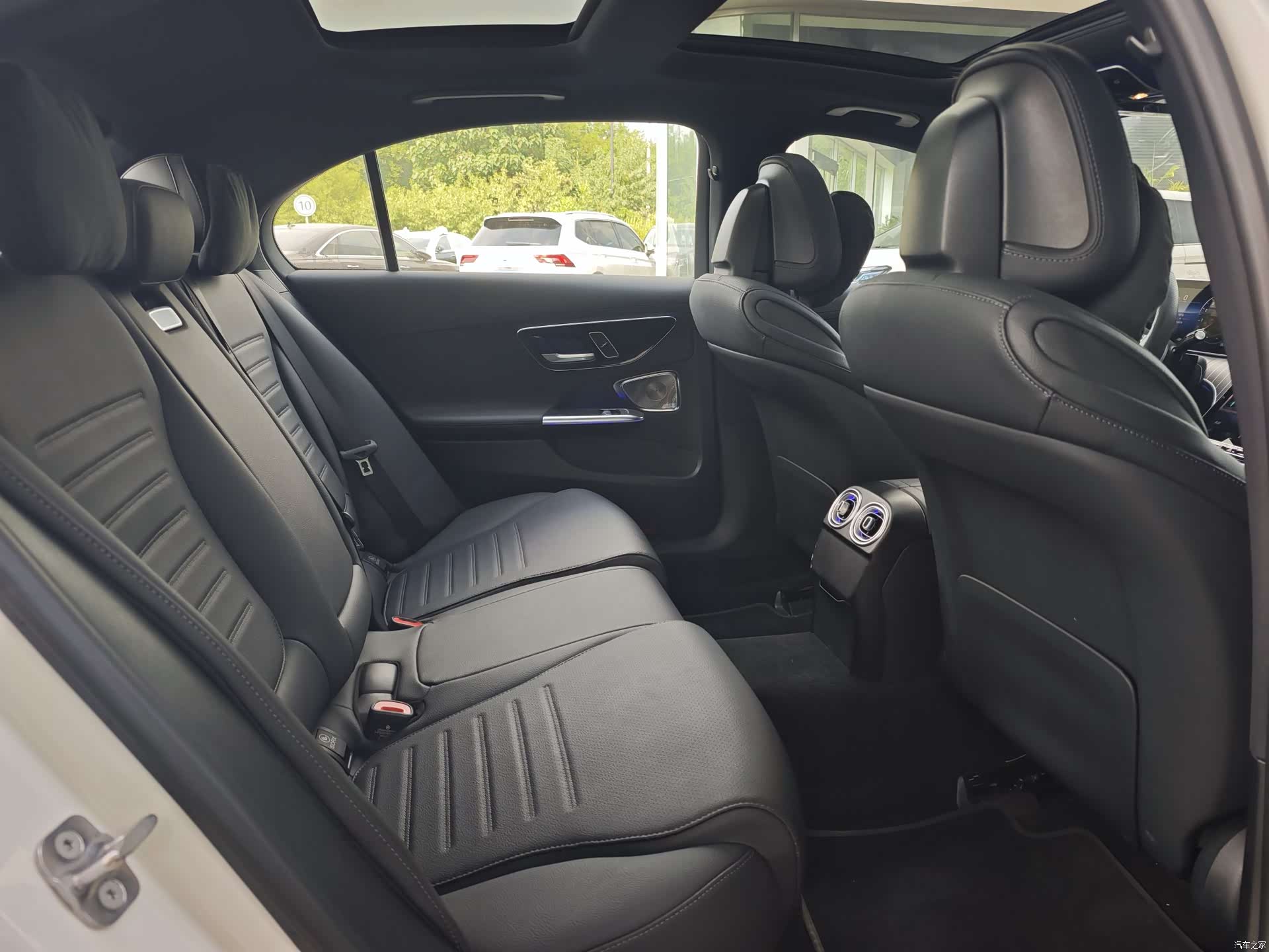 Mercedes-Benz C-Class, 2024 22