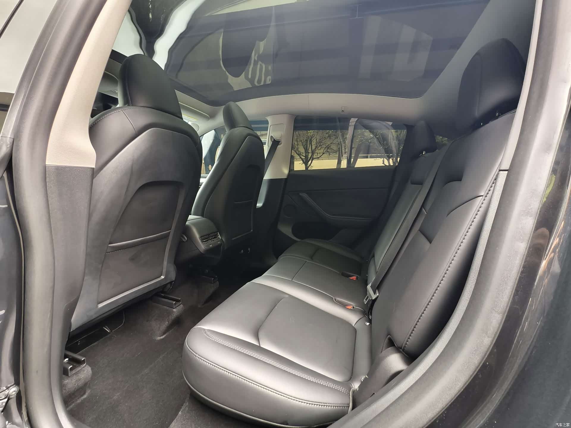 Tesla Model Y, 2024 6