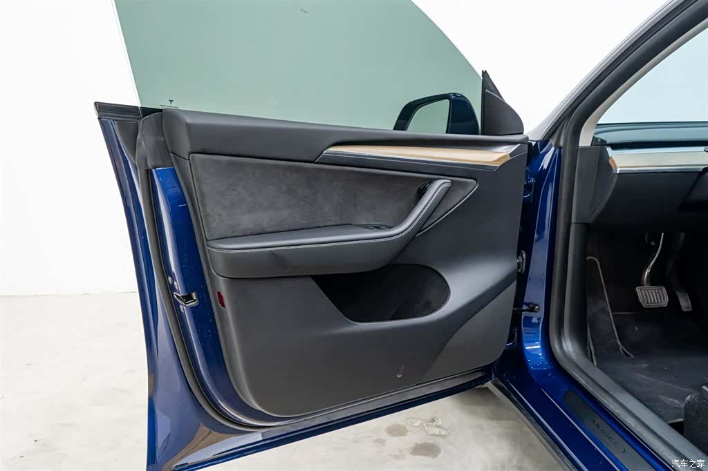 Tesla Model Y, 2022 16