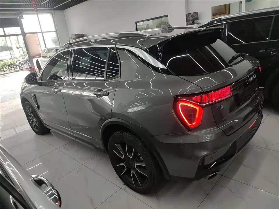 Lynk & Co 01