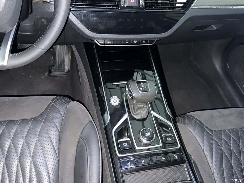 Hongqi HS5, 2022 4