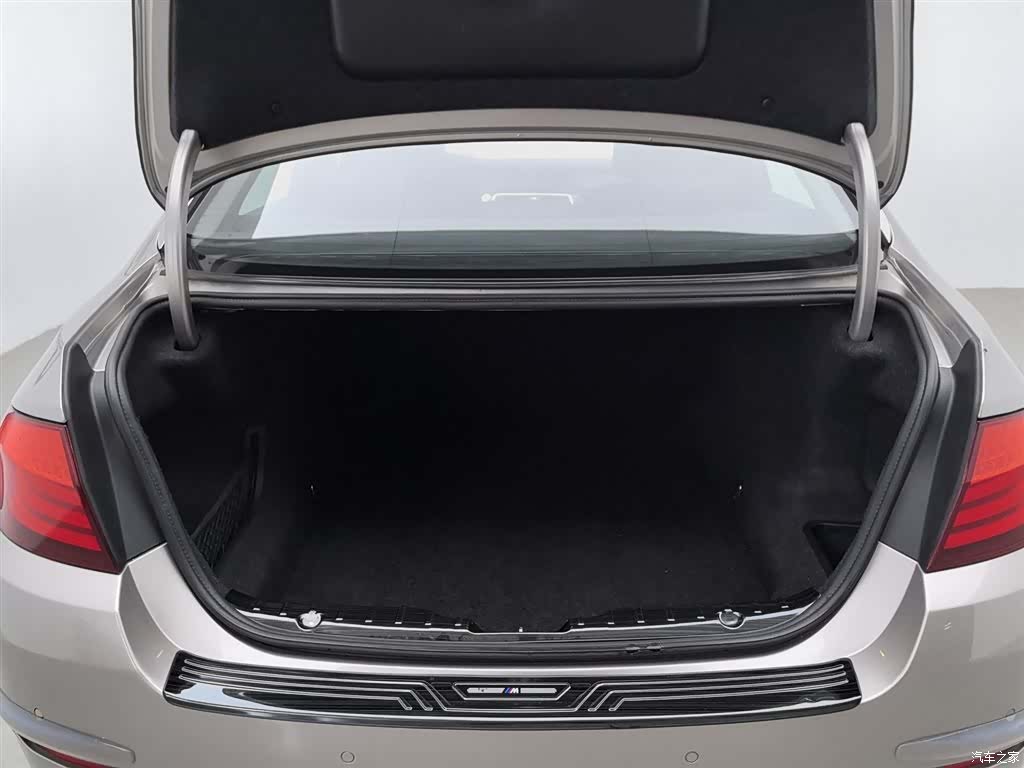 BMW 5 Series, 2013 16
