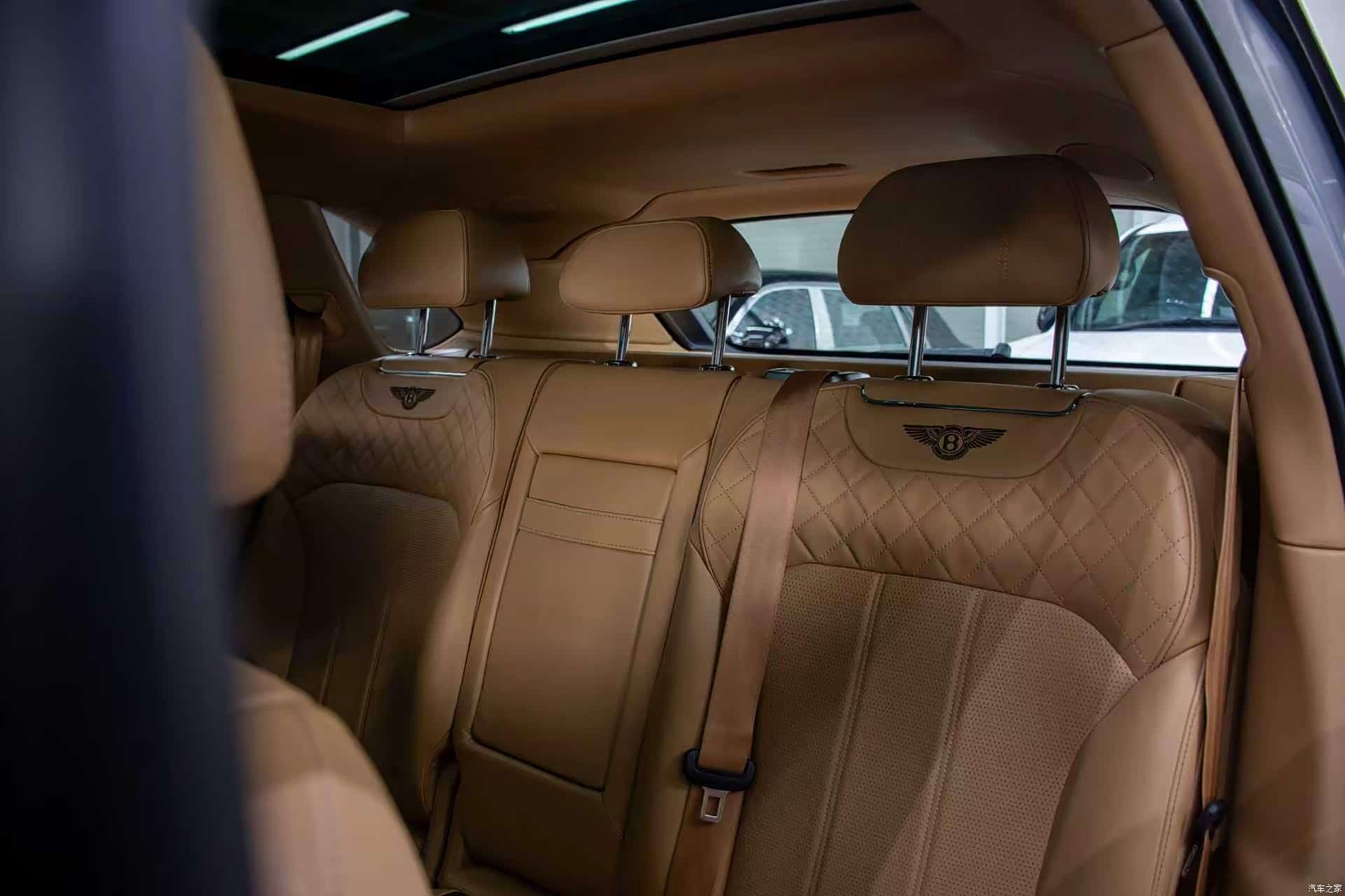 Bentley Bentayga, 2016 8