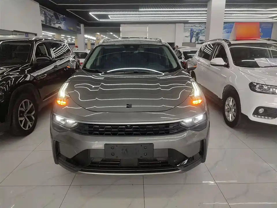 Lynk & Co 01