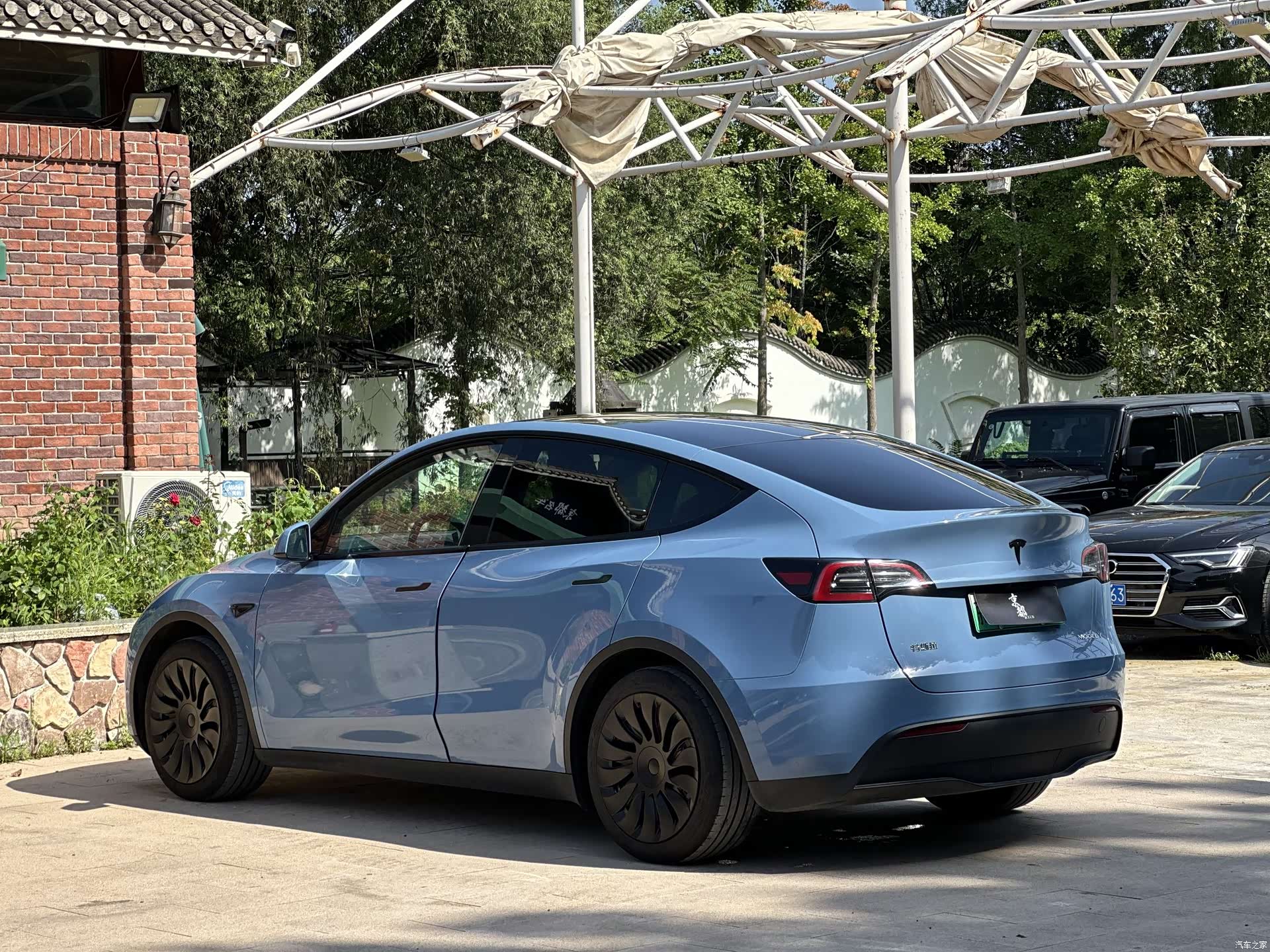 Tesla Model Y, 2023 4