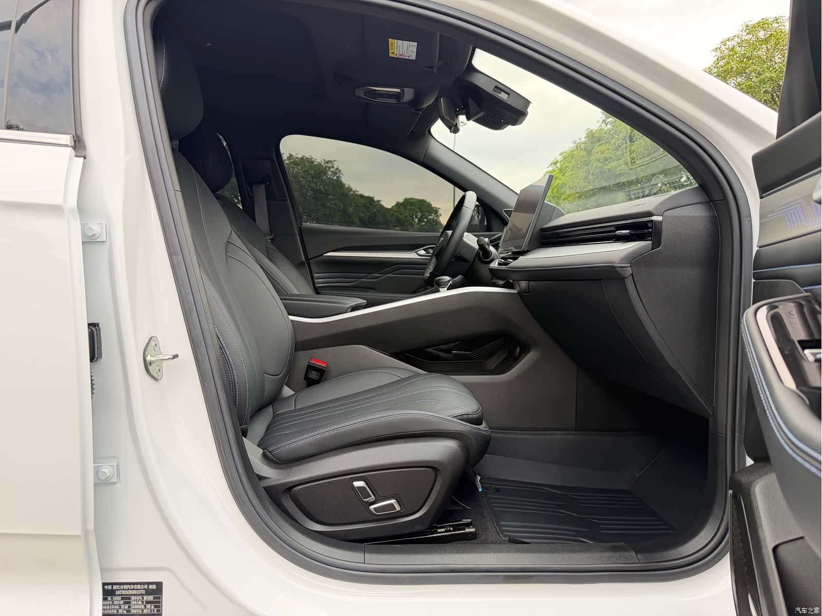 Geely Preface, 2025 32