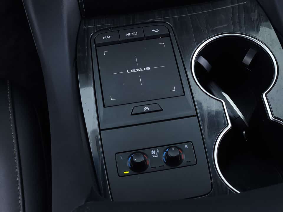 Lexus LM Lexus LM