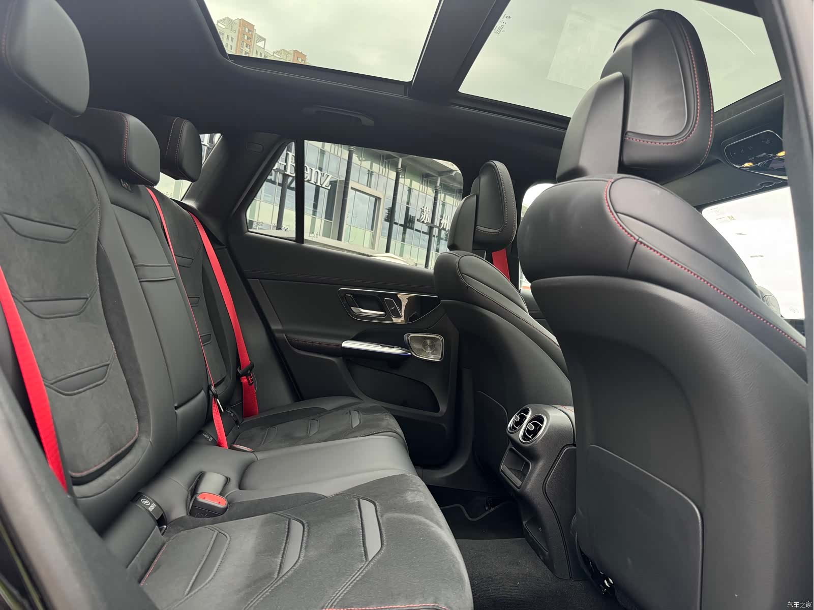 Mercedes-Benz GLC, 2025 12