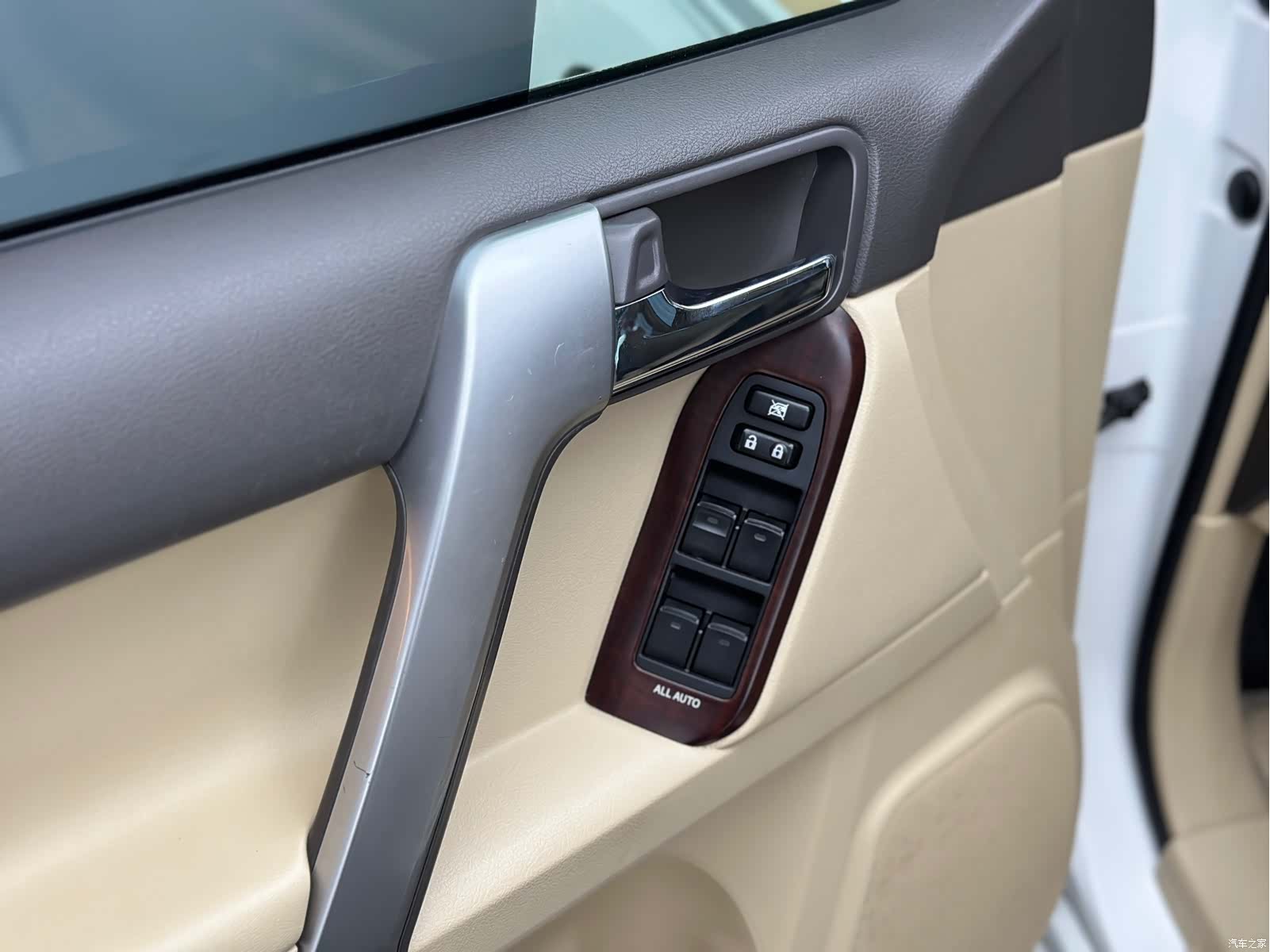 Toyota Prado, 2015 19