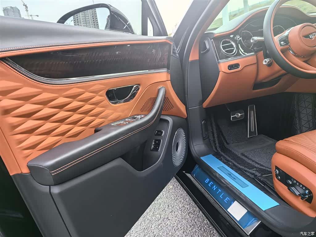 Bentley Flying Spur, 2023 22