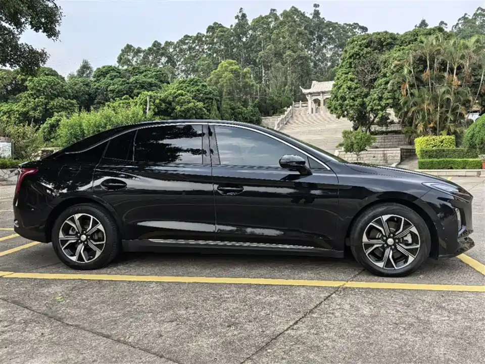 Hongqi E-QM5 Hongqi E-QM5
