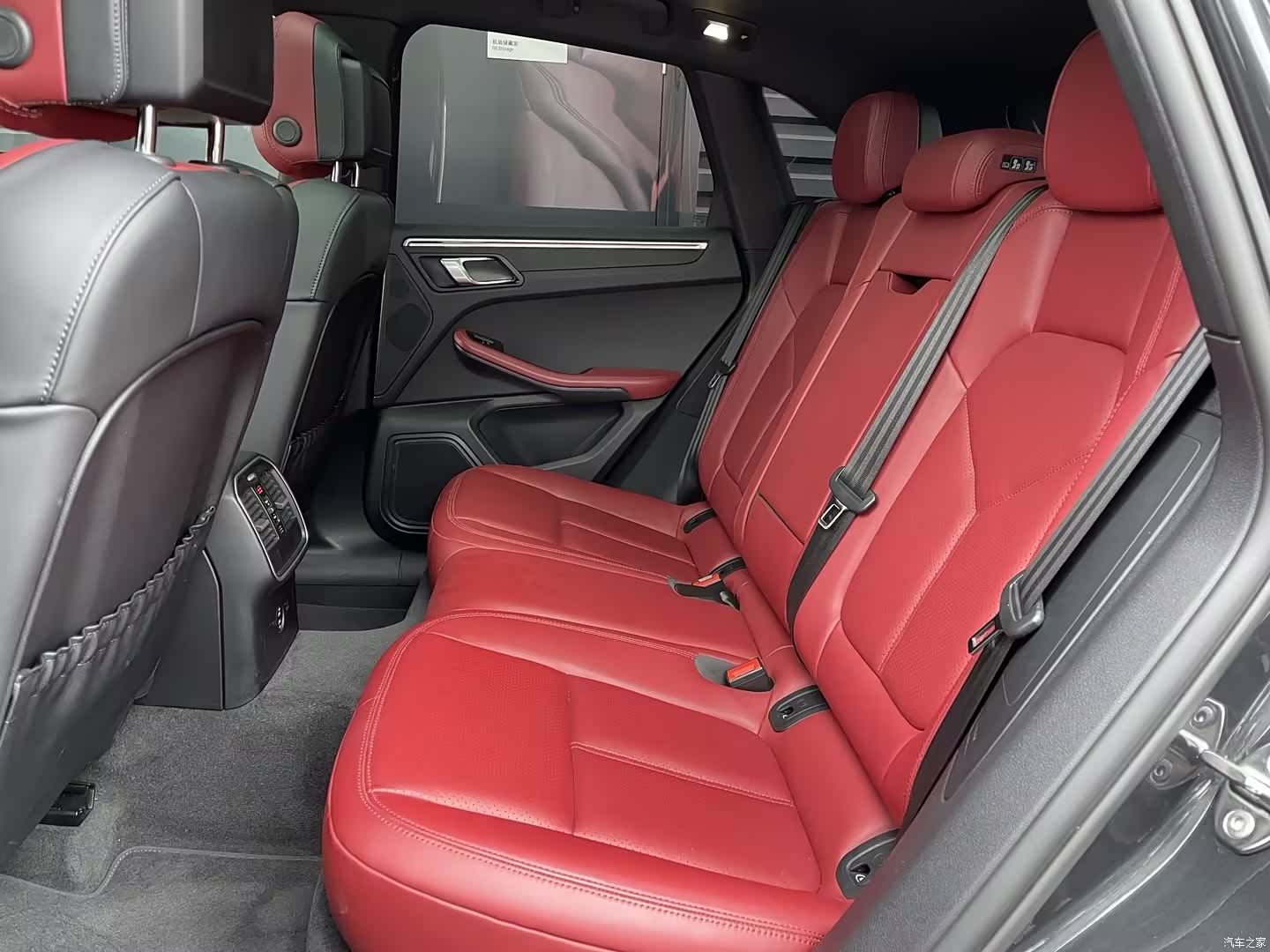 Porsche Macan, 2023 11