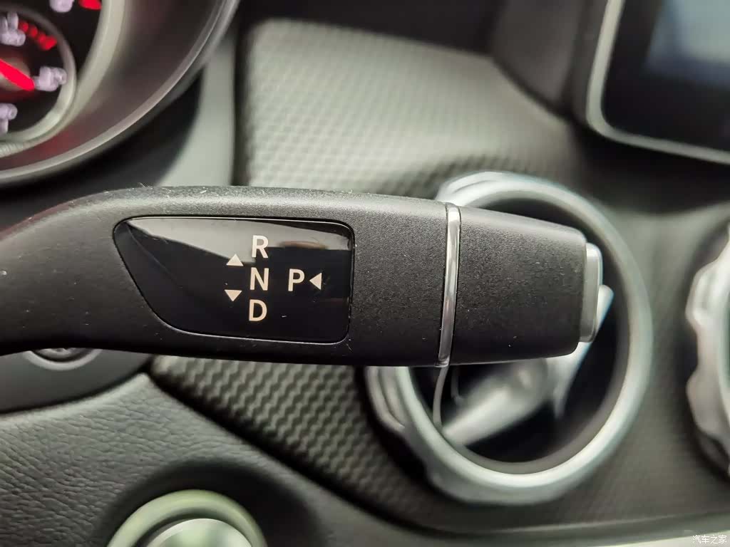 Mercedes-Benz GLA, 2017 13