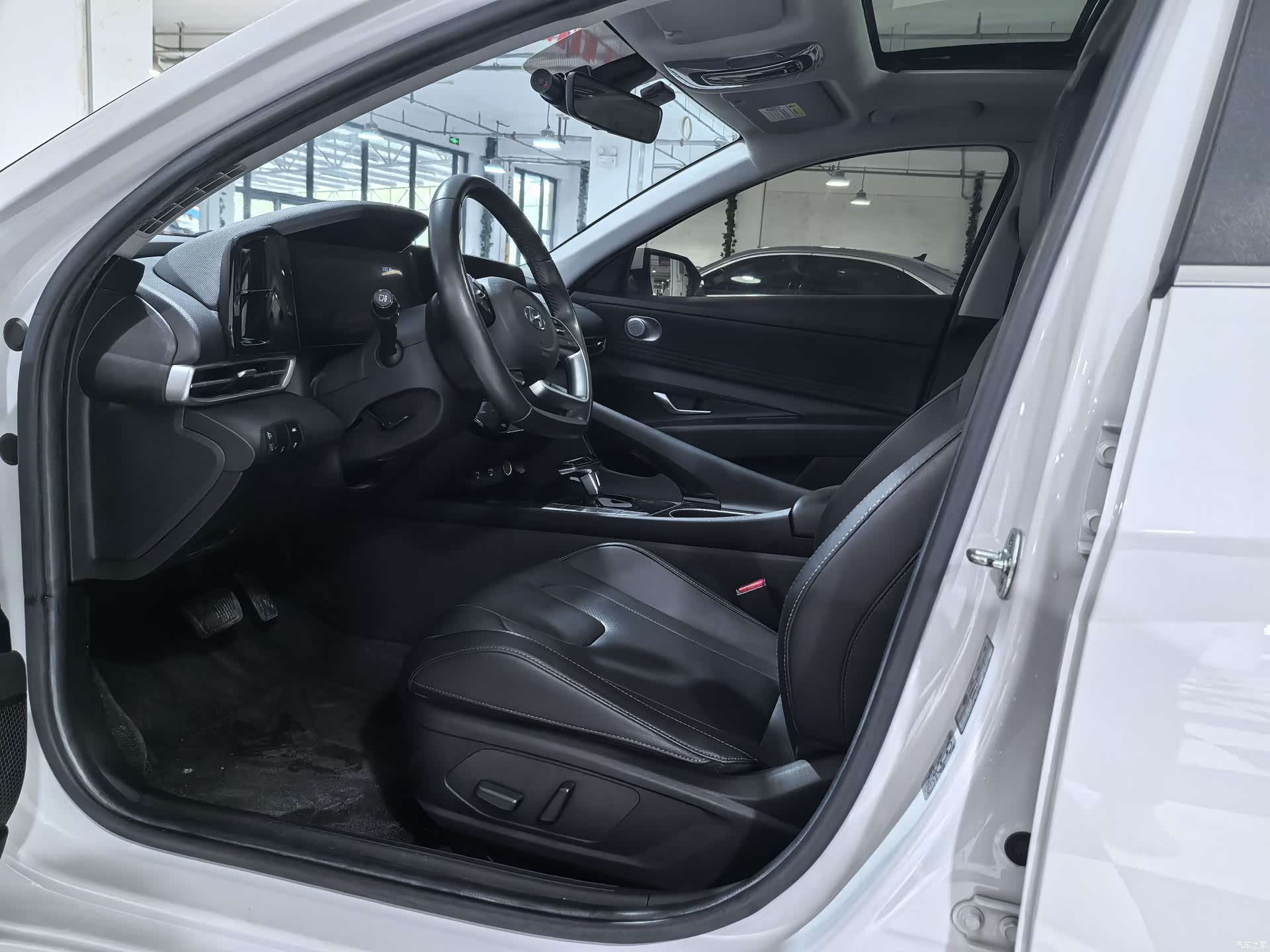 Hyundai Elantra, 2022 11