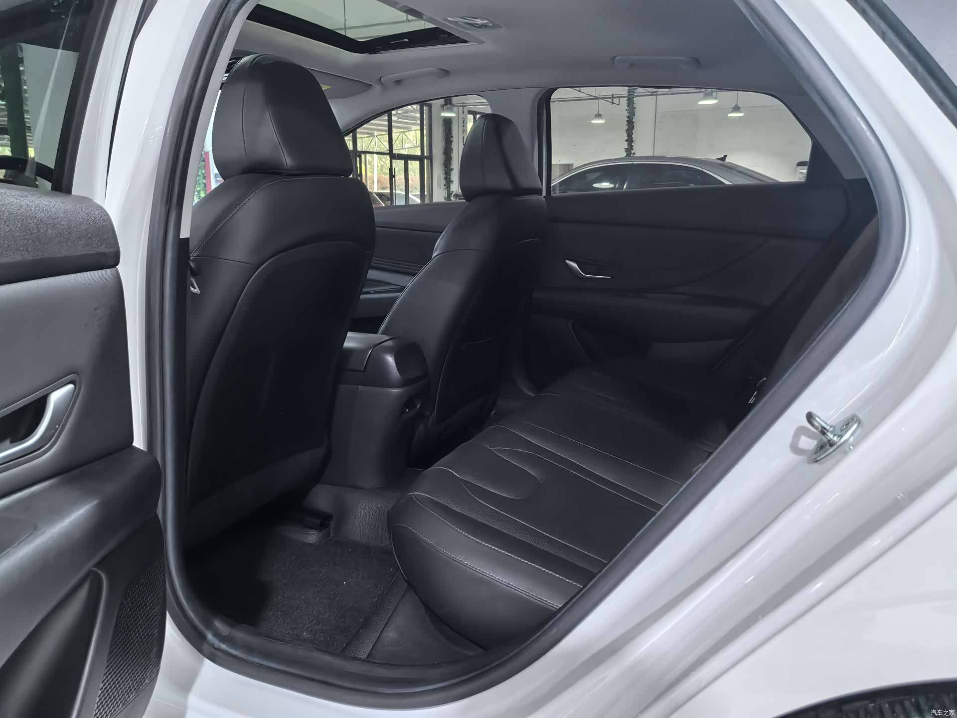 Hyundai Elantra, 2022 12