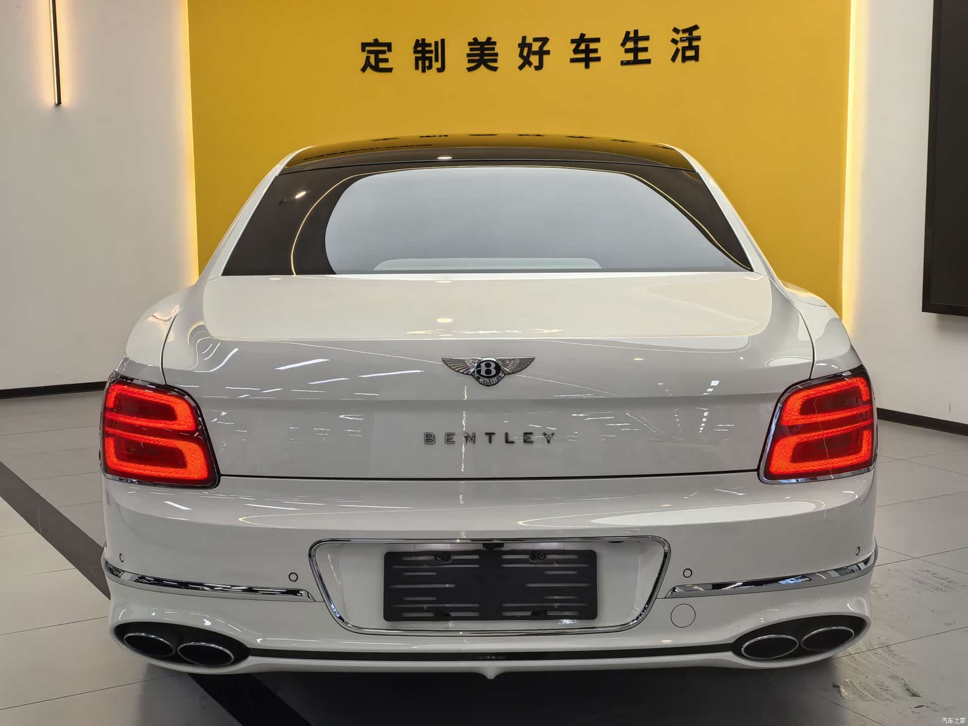 Bentley Flying Spur, 2023 4