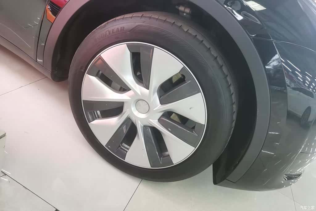 Tesla Model Y, 2023 6