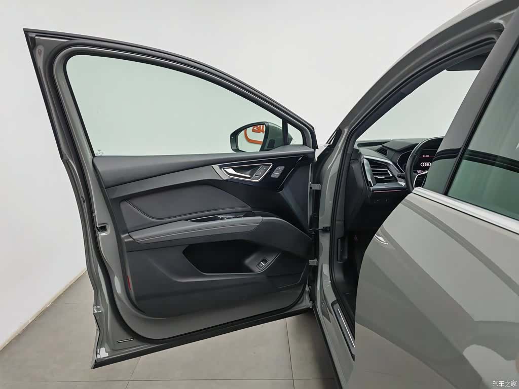 Audi Q4 e-tron, 2024 8