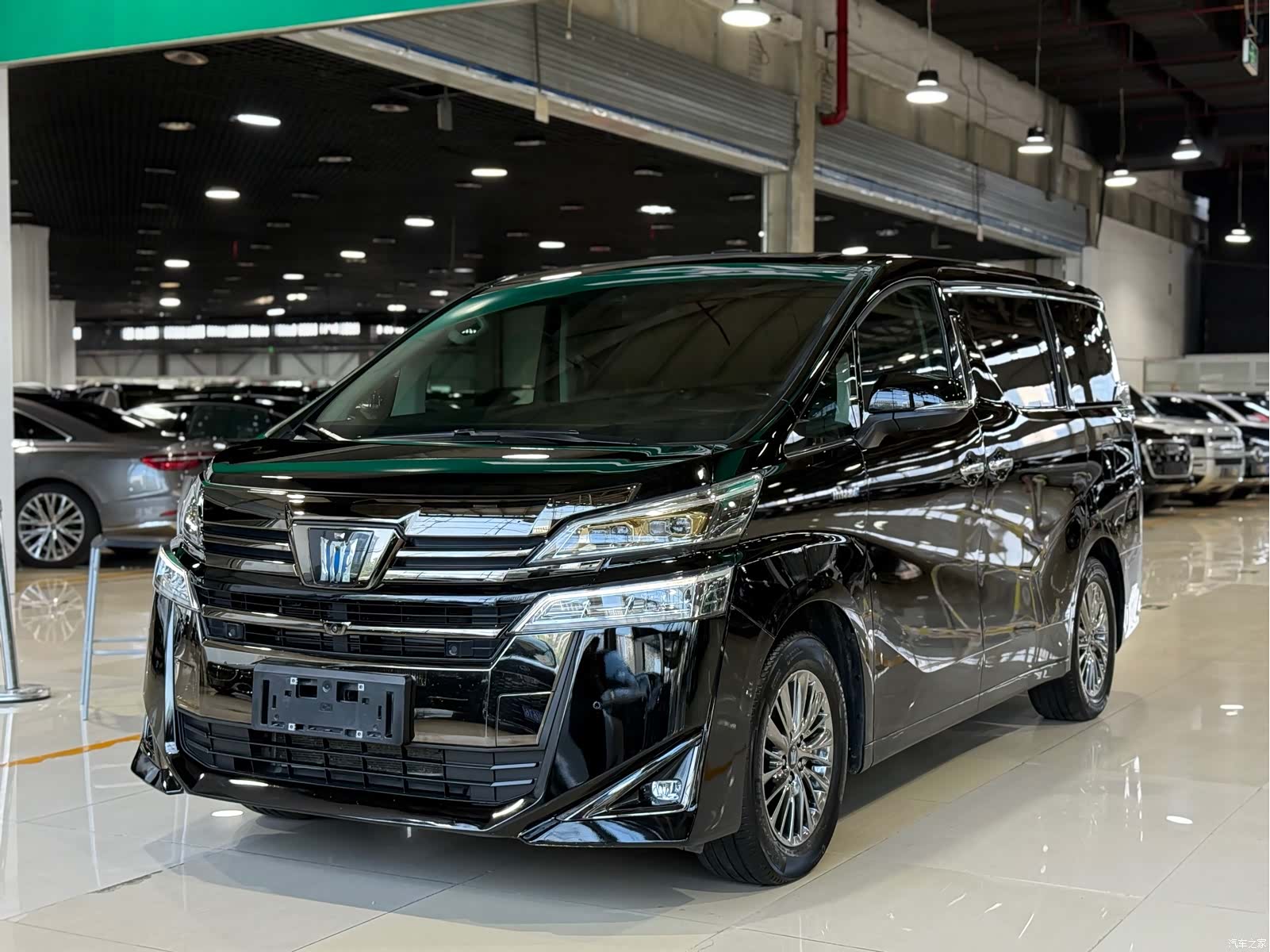 Toyota Vellfire, 2023 1