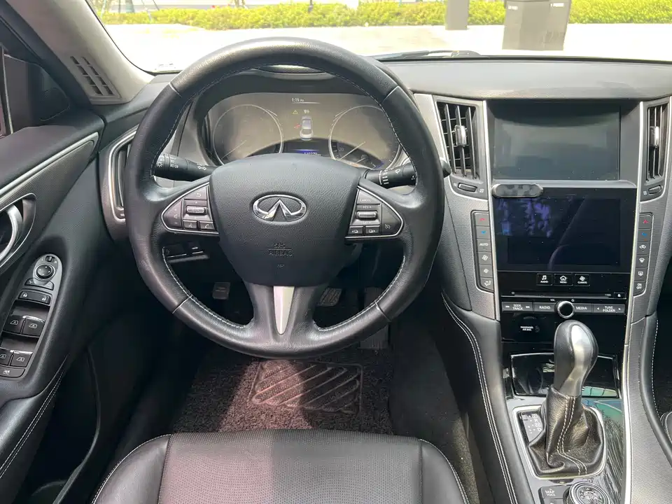 Infiniti Q50L