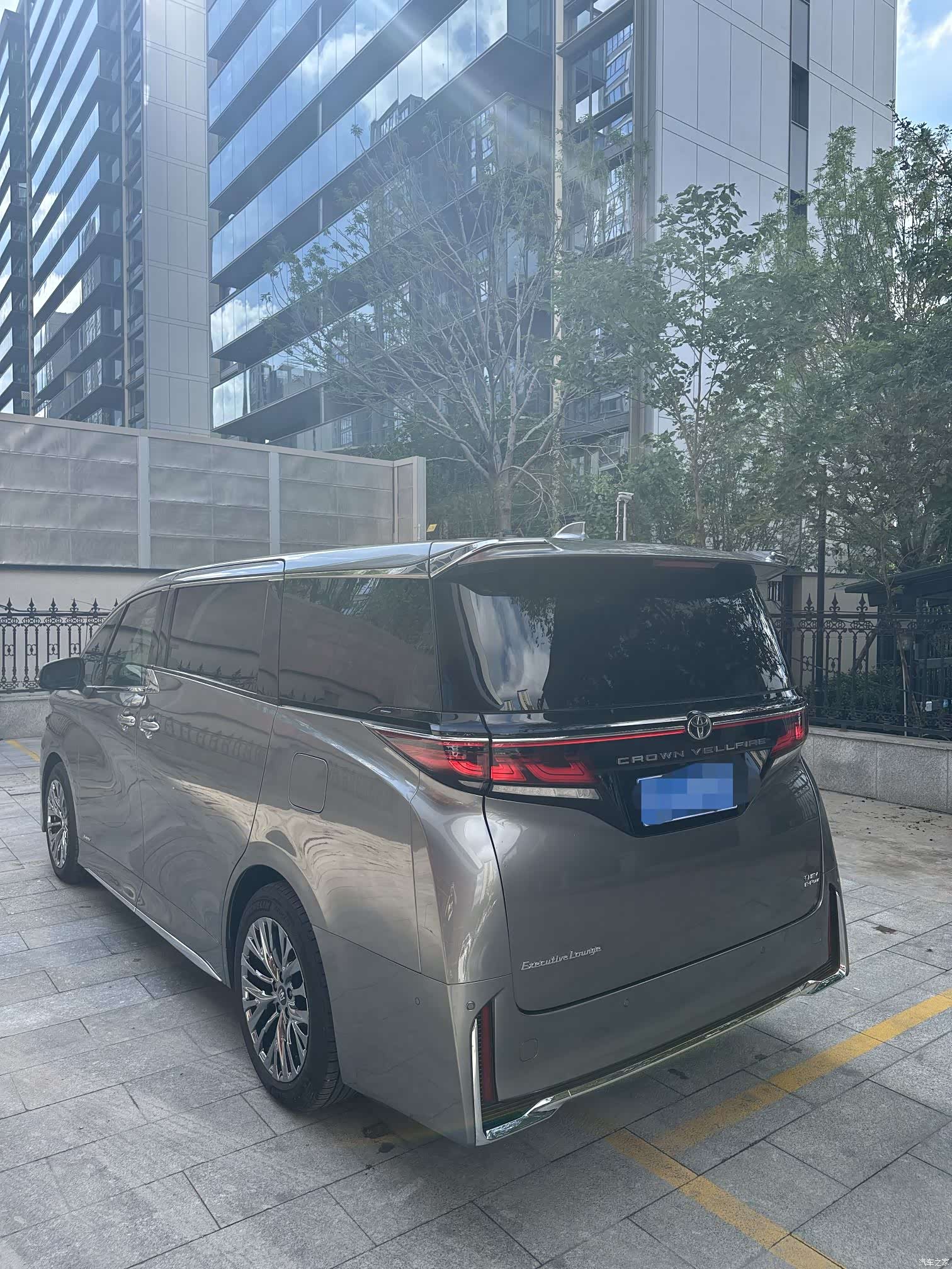 Toyota Vellfire, 2026 13