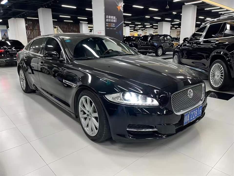 Jaguar XJ
