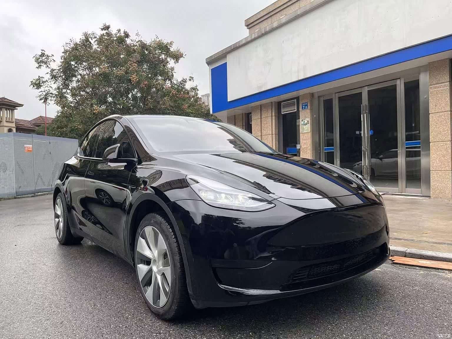 Tesla Model Y, 2023 3