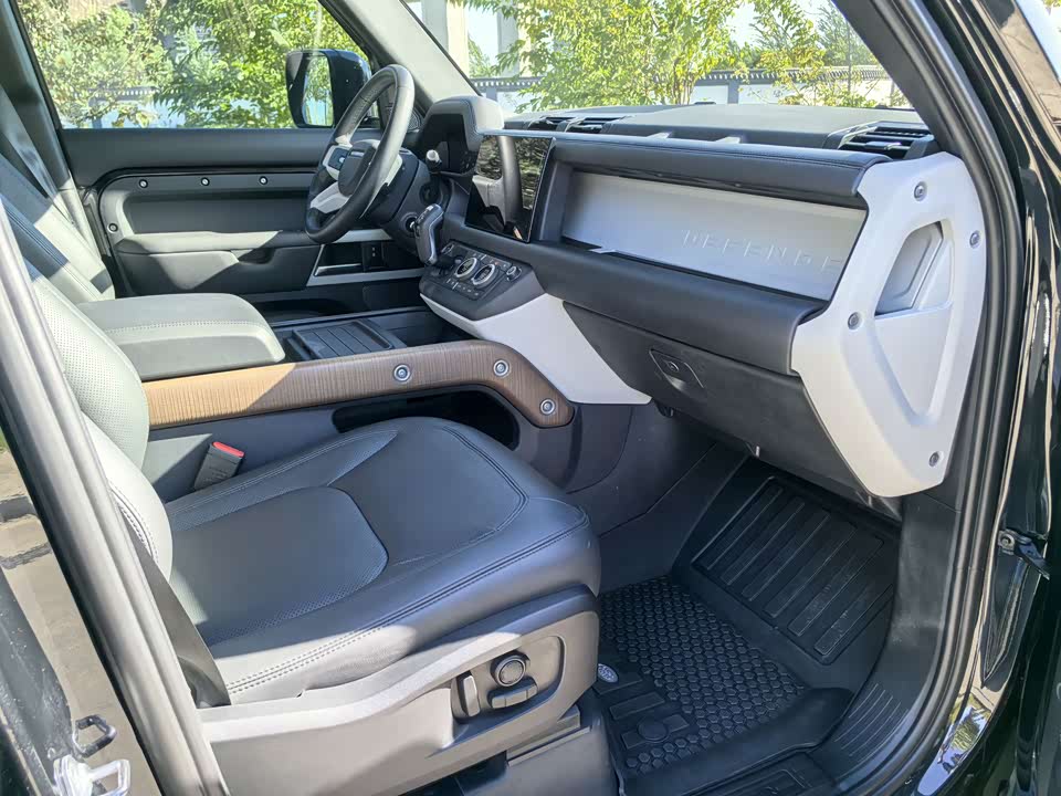 Land Rover guard